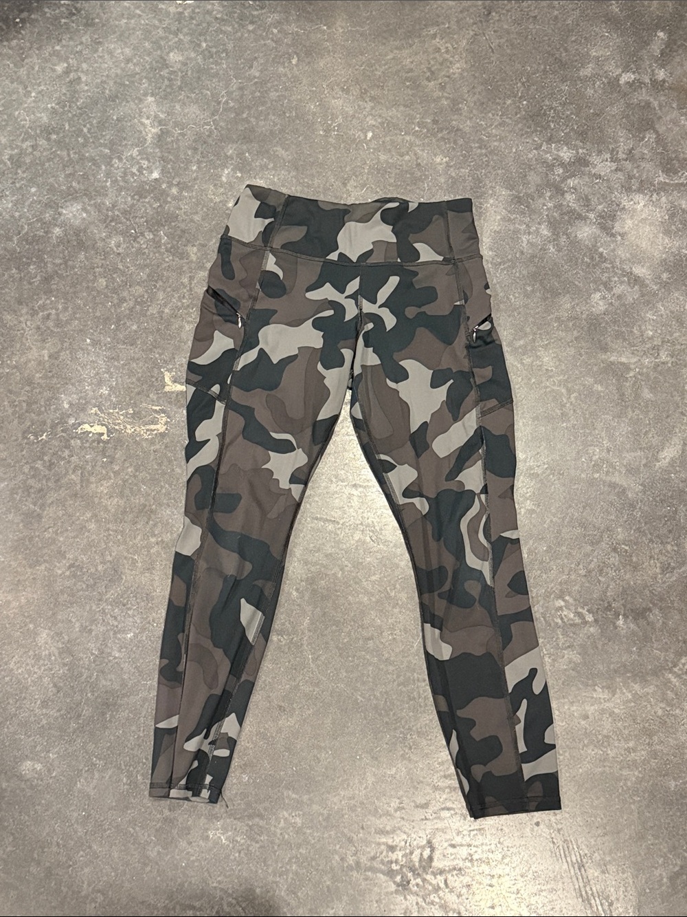 Athleta ultimate stash Camo Active Leggings - Gray/Black
